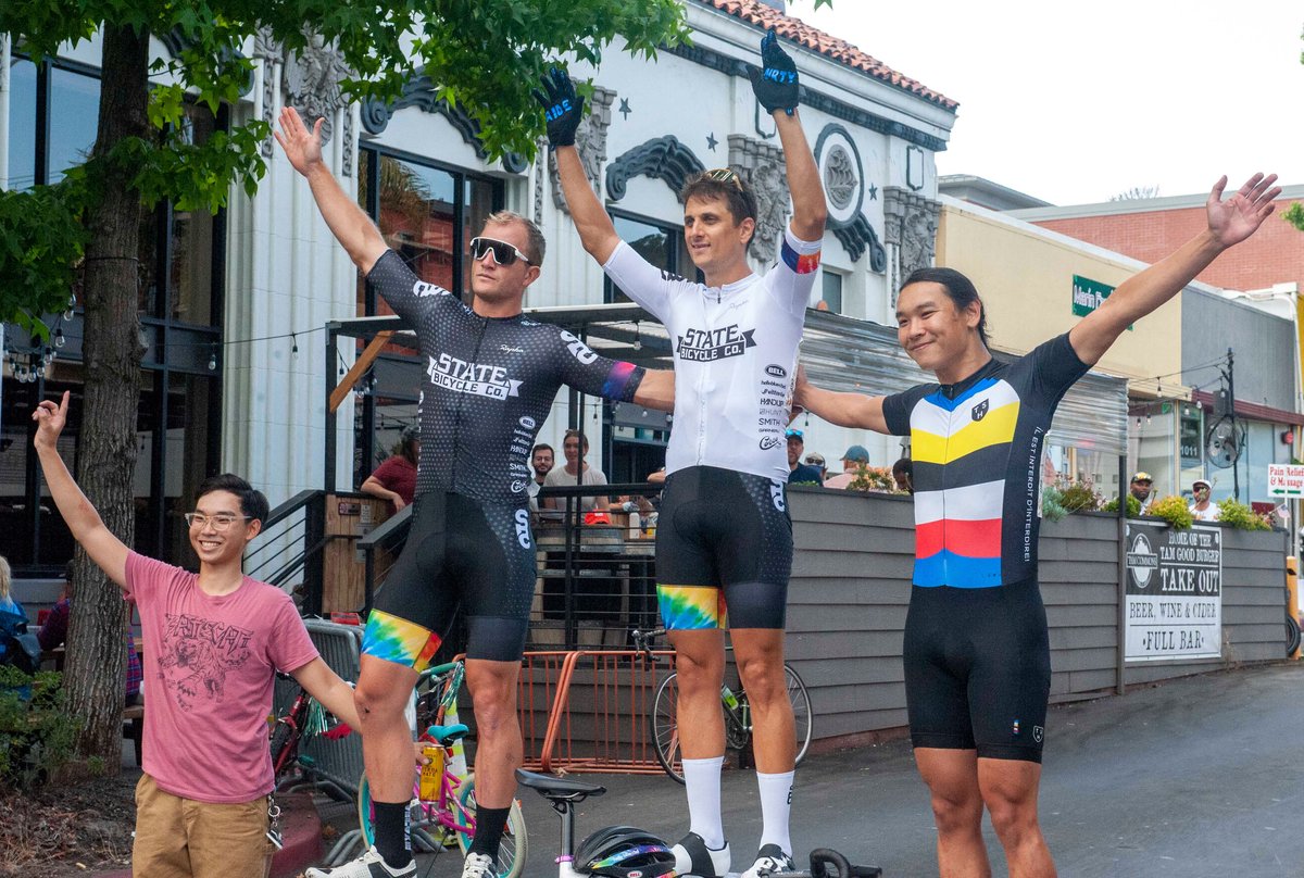 HelloBlueCBD's tweet image. The amazing athletes on the @StateBicycleCo race team crushed the San Rafael Crit! In the fixed-gear division, Scott Piercefield and Chris Tolley took 1st and 2nd in the men's race and Céline Oberholzer took 1st in the women's race!