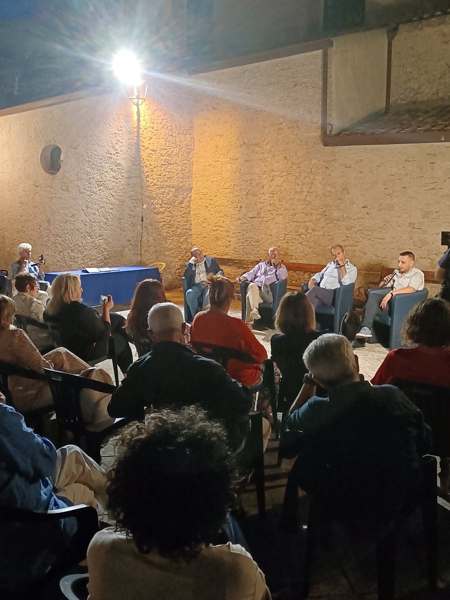 hesperida_'s tweet photo. @demagistris a #Gerace "non avere il cruccio di essere complice e connivente" https://t.co/Wr4vE8pFOR