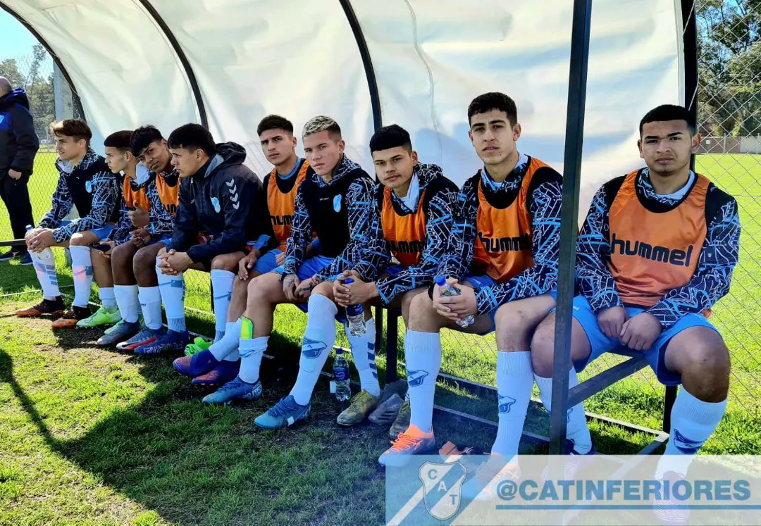CATinferiores's tweet photo. Reserva. Tristan Suárez 0-1 Temperley. Gol: Bruno Cazanave, categoría 2004. Vamos los pibes!!! @SABADOGOL @TemperleyOK. https://t.co/u2fDrk6NFh