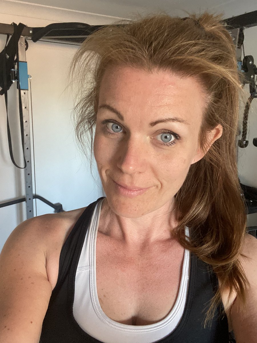 katiecakey123's tweet photo. Strength session and some stretching done ✅ back to the running tomorrow #runninggirl #justkeeprunning #strengthwork #gymtime #gymsession https://t.co/RR7BYLZB1J