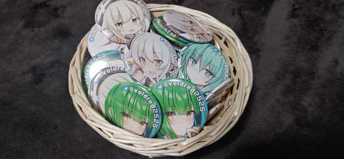 https://t.co/A0ORjyg8f8
↑サンプルはこちら

おまけの缶バッジは先着順なので、なくなり次第終了となります 