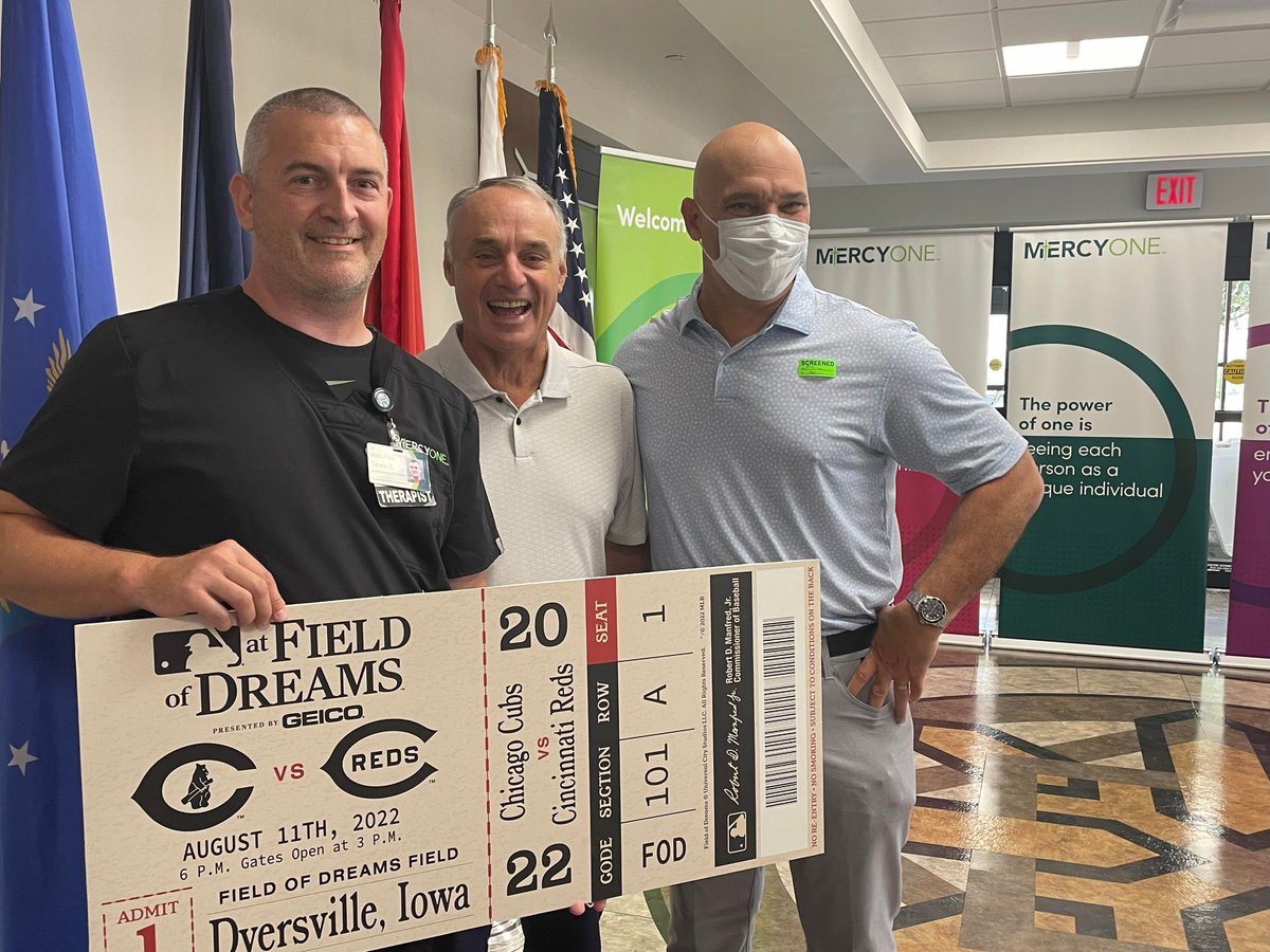 MercyOne_Iowa's tweet photo. @MLB Commissioner Rob Manfred &amp; Raul Ibañez , former Major League All-Star, surprised veterans Sean, U.S. Army sergeant first class and MercyOne respiratory therapist, and Tori, U.S. Army Combat Veteran, with Field of Dreams tickets! @Cubs @Reds
 https://t.co/ejABZkaD7e https://t.co/htvkBH8uuO