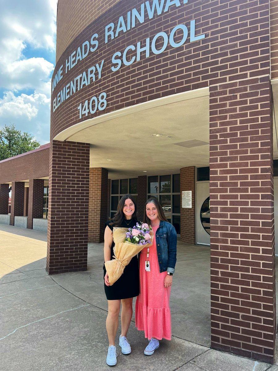 MsCarrollCFB's tweet image. It’s been the best day!!! It’s the first day of school &amp;amp; my birthday! Feeling very loved &amp;amp; excited for this school year!!! #CFBfirstday @CFBISD