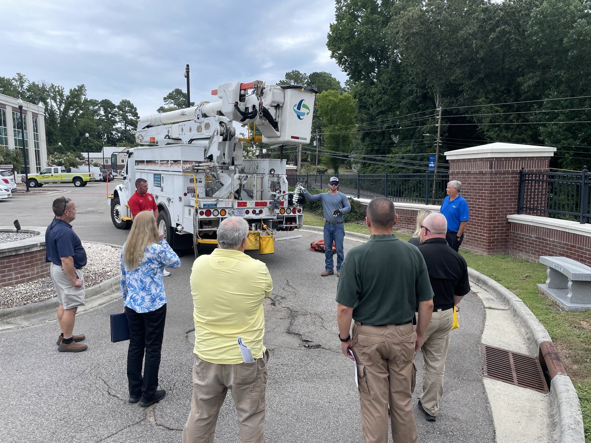 Delighted to be with local leaders, community partners, emergency preparedness officials and first responders in Carthage, NC, as the ⁦<a href="/DukeEnergy/">Duke Energy</a>⁩ team talked about how we prepare for storms.