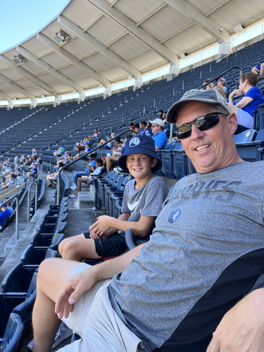 OlsonNPHS's tweet photo. Another MLB Stadium checked off the list! ✔️ I’ve been told to cheer for KC on the Twins behalf! Go Royals!! #nphstravels https://t.co/c4sr9Ylgup
