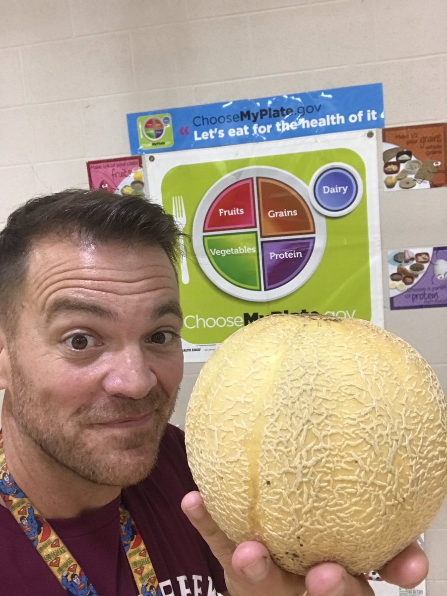 superdanpe's tweet photo. Picked this beauty from the school garden- Overheard a student in the hallway: “I didn’t know that’s where groceries came from!” #schoolgarden @FCPSKY #helathed #PhysEd @MyPlate https://t.co/WplEA30eS5