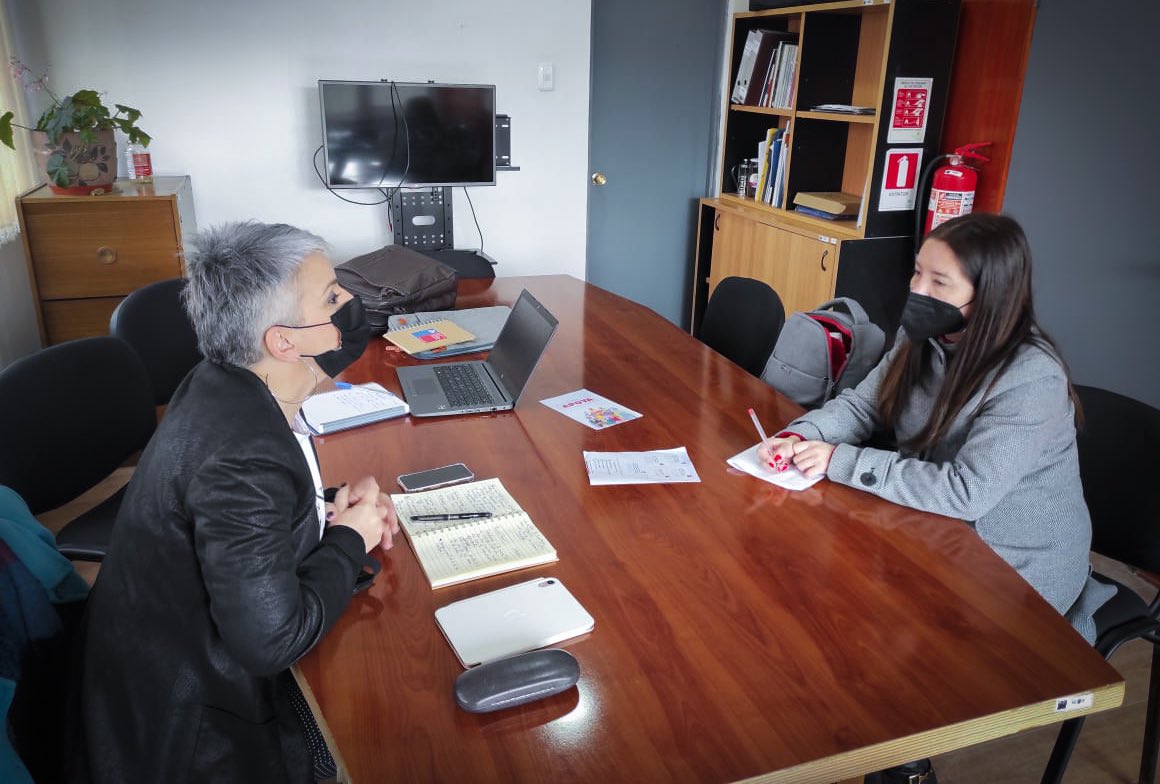 SeremiCienciaS's tweet photo. Esta semana en Pto. Montt, la seremi @gaia_stegui se reunió con  Patricia Águila, representante de la zonal sur de la Asociación Red de Investigadoras (@RedInvestChile). El objetivo fue presentar lineamientos estratégicos del @min_ciencia y establecer apoyos y colaboraciones. https://t.co/92YMLWPmFx