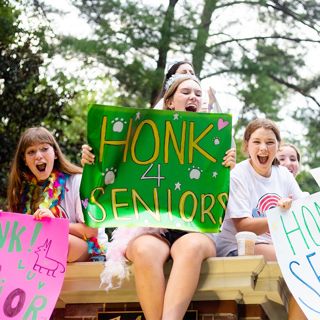 WestminsterATL's tweet photo. 🚗 Honk 4 Seniors! 🚙 The Class of 2023 kicked off the school year with an exuberant display of class spirit at the front gate. Way to go Senior Squad!
#westminstagram #classof2023 https://t.co/Mv91uBFQ03
