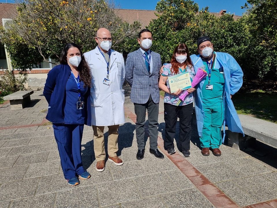 Nuestro director Claudio Román Codoceo, junto al subdirector médico Hector Fuenzalida saludaron a los Técnicos en Instrumentación Quirúrgica en su día. En la instancia, se les agradeció el fuerte compromiso con nuestra comunidad hospitalaria. ¡Feliz día! 💉🥳 <a href="/SaludOccidente/">Servicio de Salud Occidente</a>