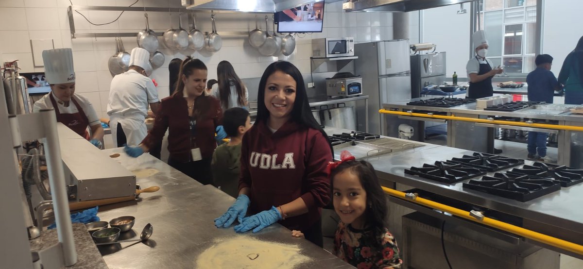 polloarroyos's tweet photo. Hace poco, mi hija de 2 años me dijo: "Quiero ir a la oficina del papi" y me dejó pensando sobre la importancia del vínculo entre la familia y el trabajo. Hoy hicimos que padres y madres de nuestro equipo, disfruten de un día laboral divertido junto a sus hij@s #motivación #udla https://t.co/si8ceMzpSr