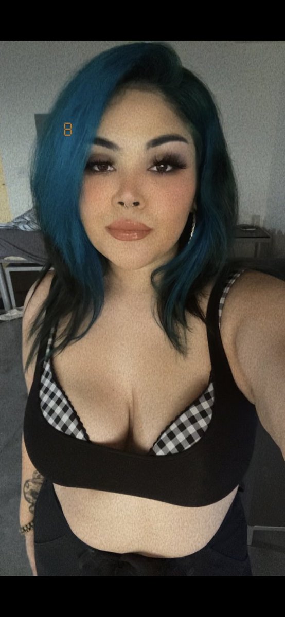 brittprettyyy's tweet photo. Blue tings https://t.co/eaUFSjacC4