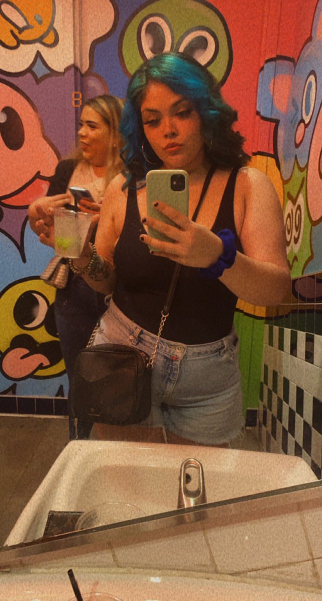 brittprettyyy's tweet photo. Blue tings https://t.co/eaUFSjacC4