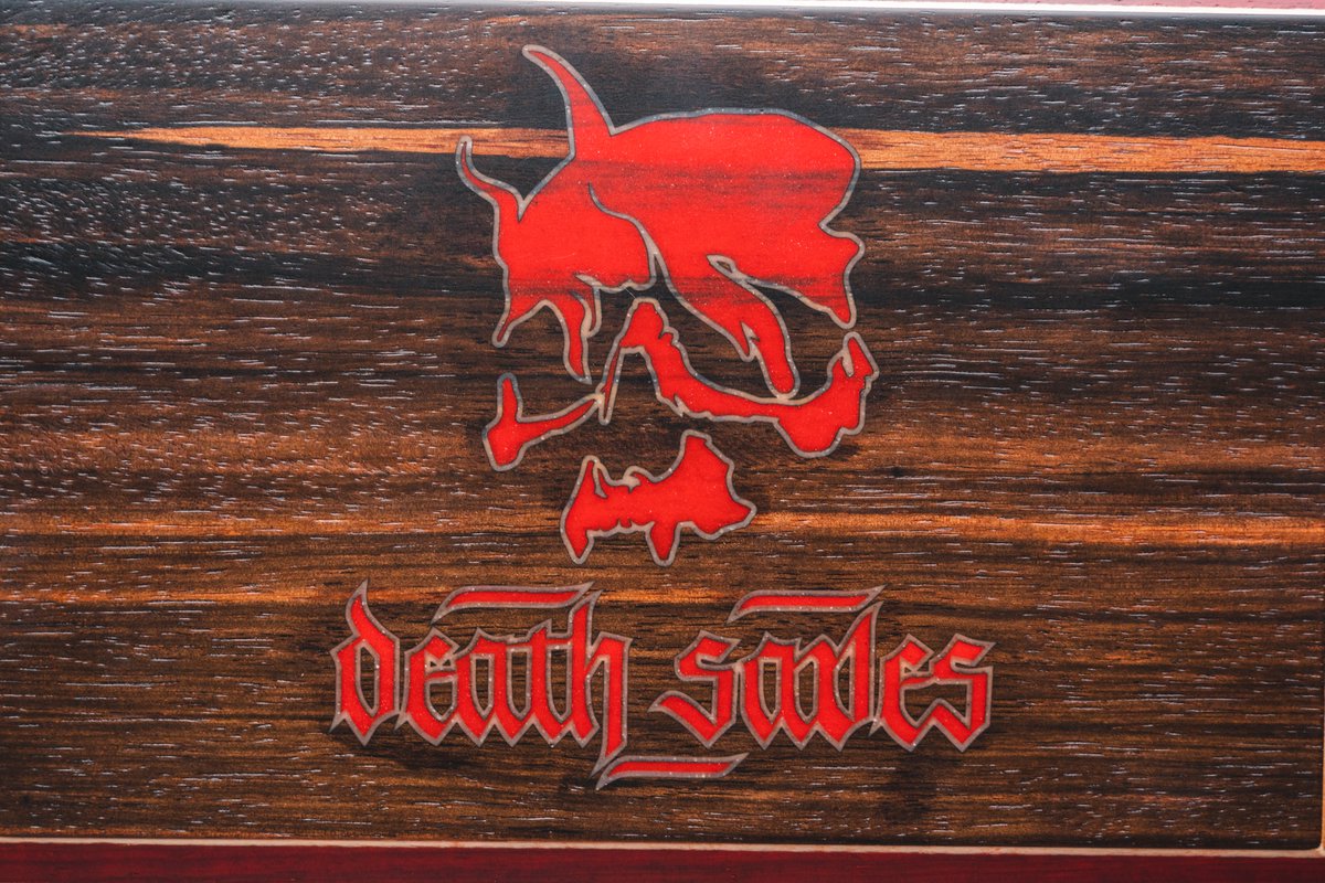 Here it is! We've crafted a custom GM Screen for @JoeManganiello 💪😈🔥 Macassar Ebony inlaid with red sand & bone powder resin ☠️ Who knew a GM Screen could be so metal?🤘@deathsaves