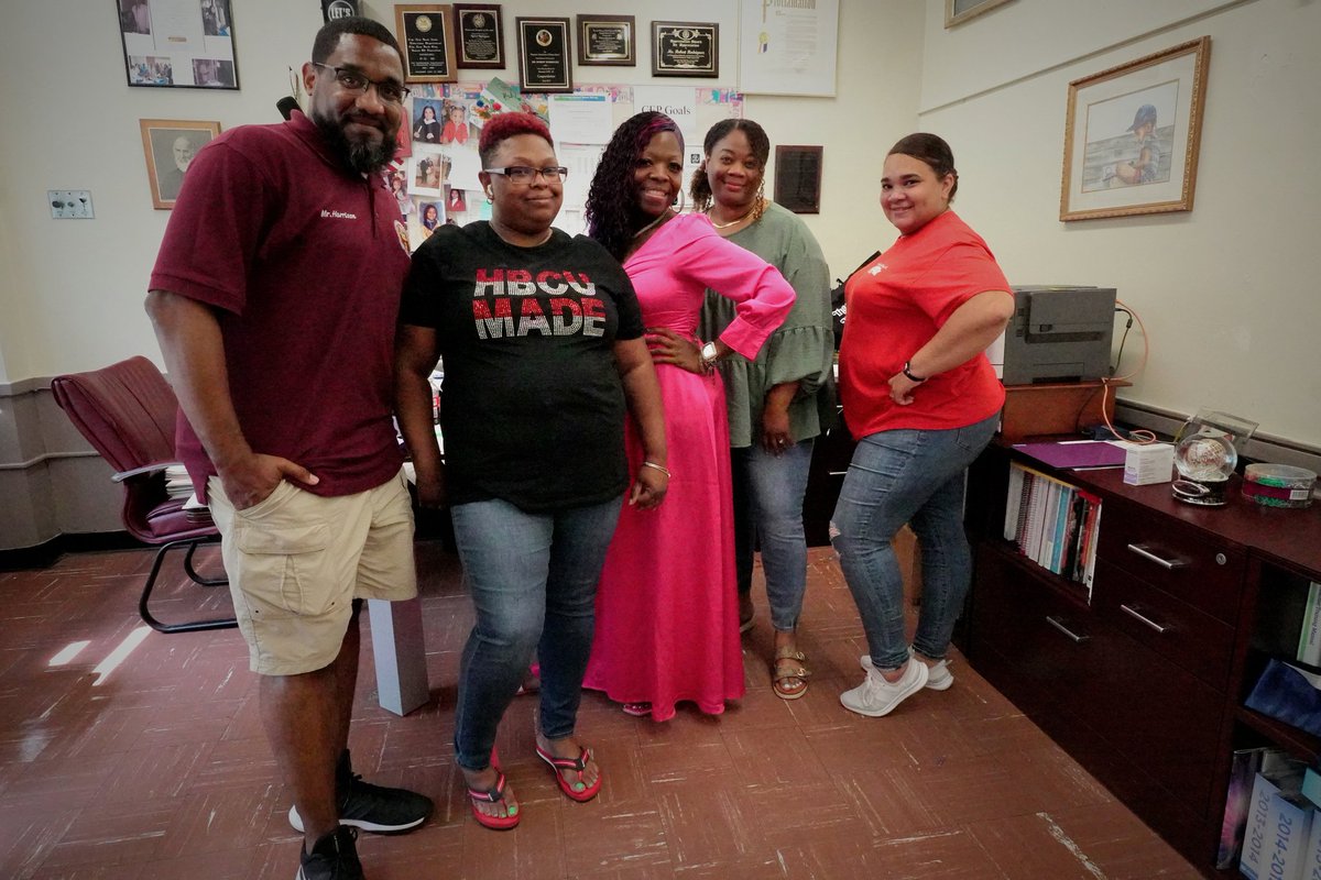 AndreDHarrison's tweet image. The Dream Team @PS18si Summer Rising. Learned so much as an Admin Intern and still learning. Thank you so much. 
@Ps78Stapleton
@DrMarionWilson
@CChavezD31 
@DrDeniseDAnna
@CSD31SI