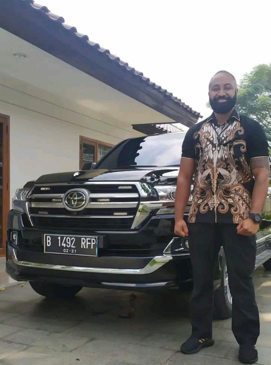 <a href="/cyblit/">︎ ︎ ︎</a> <a href="/ListyoSigitP/">Listyo Sigit Prabowo</a> Matius Marey &amp; Land Cruiser

#UsutKembaliKM50

era.id/nasional/54321…