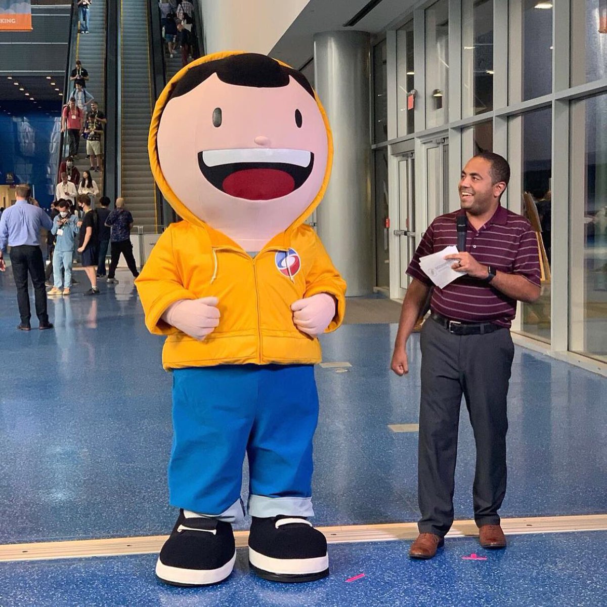 Official_AlexB_'s tweet photo. #WheresPixel? Glad to see @SIGGRAPHβs @ShayDPixel roaming around @VanConventions at #SIGGRAPH2022. Thank you live-streamers to help me find the conference mascot. π https://t.co/zAAQXVTDWh
