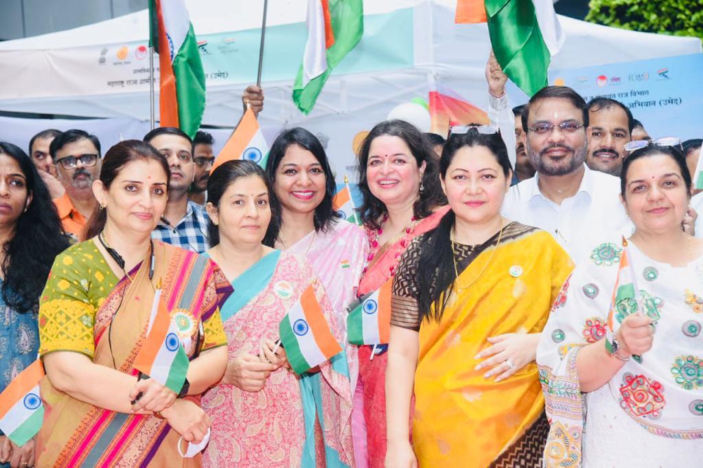 Idzes Kundan (@idzeskundan) on Twitter photo #HarGharTiranga initiative has filled our nation with enthusiasm. It was a wonderful experience to be a part of the #AzadiKaAmritMahotsav celebration in the presence of Honourable CM <a href="/mieknathshinde/">Eknath Shinde - рдПрдХрдирд╛рде рд╢рд┐рдВрджреЗ</a> ji & DCM <a href="/Dev_Fadnavis/">Devendra Fadnavis</a> ji. #HarGharTiranga initiative has filled our nation with enthusiasm. It was a wonderful experience to be a part of the #AzadiKaAmritMahotsav celebration in the presence of Honourable CM <a href="/mieknathshinde/">Eknath Shinde - рдПрдХрдирд╛рде рд╢рд┐рдВрджреЗ</a> ji & DCM <a href="/Dev_Fadnavis/">Devendra Fadnavis</a> ji.