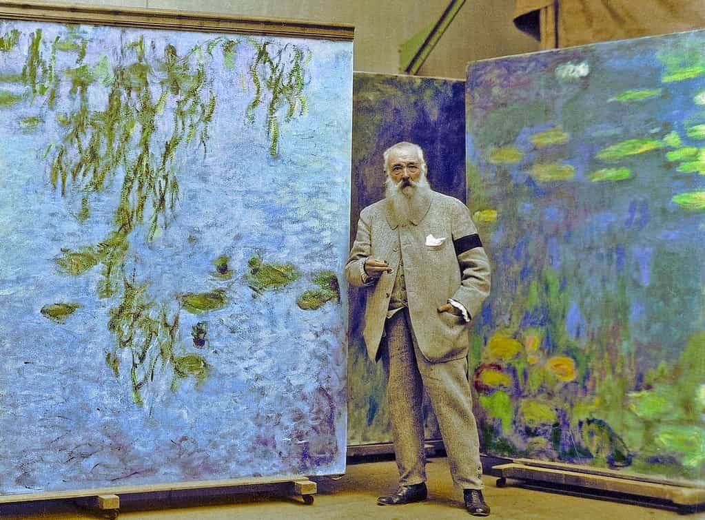 Cette photo restera toujours l'une de mes préférées : Claude Monet posant avec ses Nymphéas.