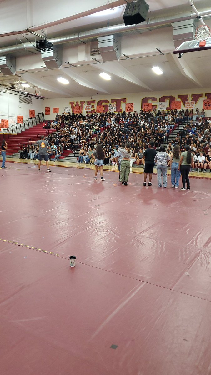 mrortegawchs's tweet photo. The freshman class of 2026!!!! @WCHSlinkcrew @missmaroun @westcovinahs WELCOME TO WCHS!!! @DrParkWCHS https://t.co/KaOMWx6xd5