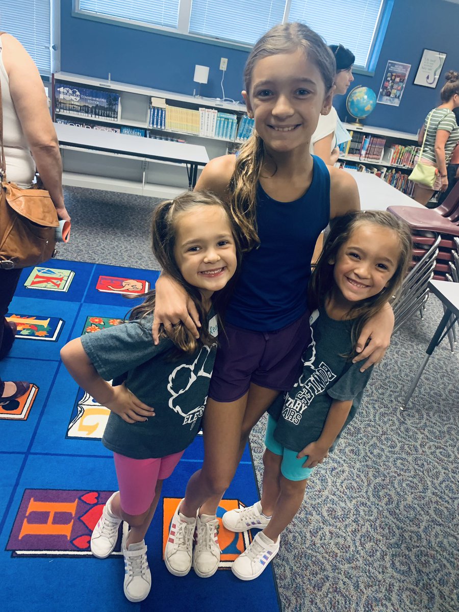 Kindergarten Meet and Greet Day!! ❤️🖤❤️🖤 <a href="/BowlesPrincipal/">Danielle Vogelsang</a>  <a href="/BowlesElemAP/">Nicole Noss</a>