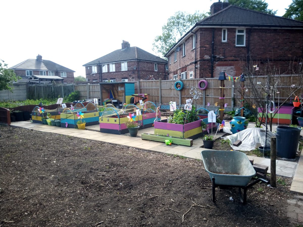 TivoliGroupLtd's tweet photo. #ThrowbackThursday In celebration of #NationalAllotmentsWeek we're thinking back to our donation of logs to @AvenueSexton. The community allotment is a wonderful initiative &amp; provides an urban refuge for wildlife &amp; pollinators🦋🐞🐛🐝🕷#TBT #community #allotment #teamTivoli https://t.co/wd2qgDpCiC