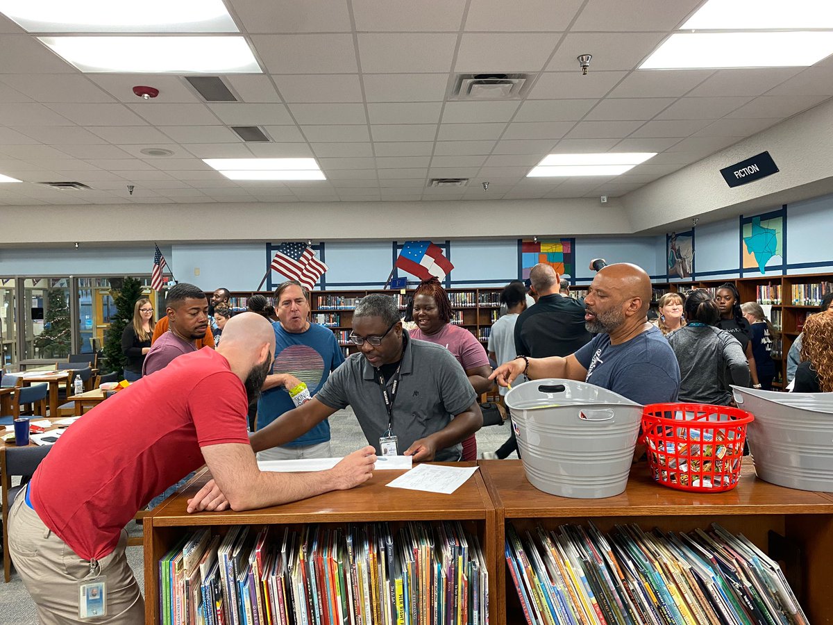 MISD_SpEd's tweet photo. WAY TO GO TAH @HowardMSknights !! Region XI Coteach Training! Collaboration at its Best!! @ESCRegion11 #BetterTogether #MISD #MISDSpEd https://t.co/RVhB0x8VTP