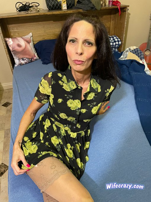 I&rsquo;m not wearing panties today!   #pantieless #overfourty https://t.co/Pdv1n8QniL<a href="/tag/pantieless"class="tags">#pantieless</a><a href="/tag/overfourty"class="tags">#overfourty</a>