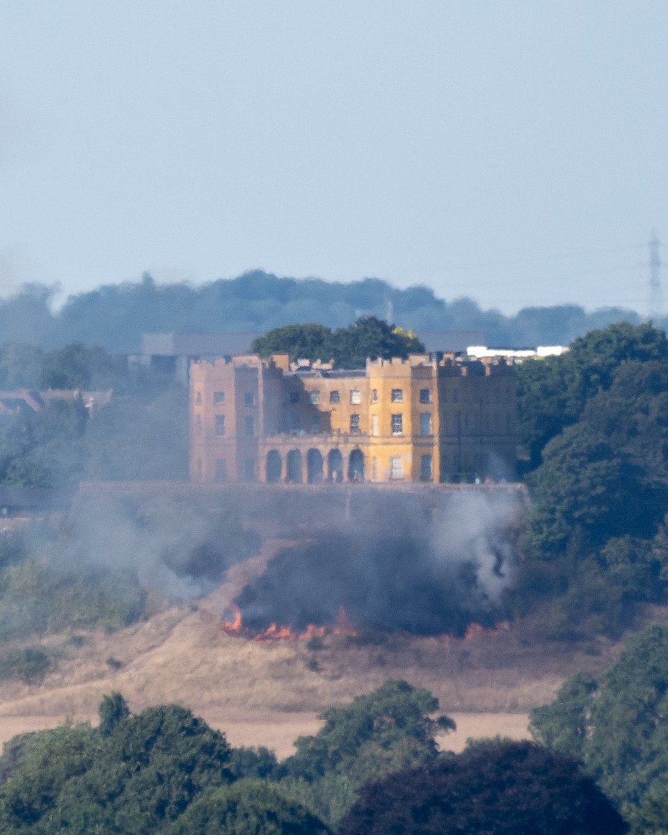 sambinding's tweet photo. Stoke Park Estate right now. Firefighters seem to be keeping it back. This is why @bristolballoon are telling people not to take portable bbqs this weekend
#bristol @BBCBristol @bbcrb @itvwestcountry https://t.co/dZ7wGGQgWC