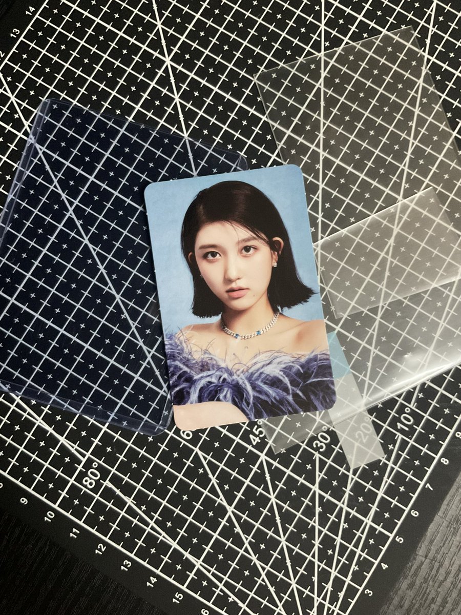 chimcken_'s tweet photo. My lovely gaeul came home safely! Thank you so much for packing it well^^ and the sparks is just to die for😩💥 @lovrsoleil #fromsoleil #alyxxa_feedbacks https://t.co/tanDj44REh