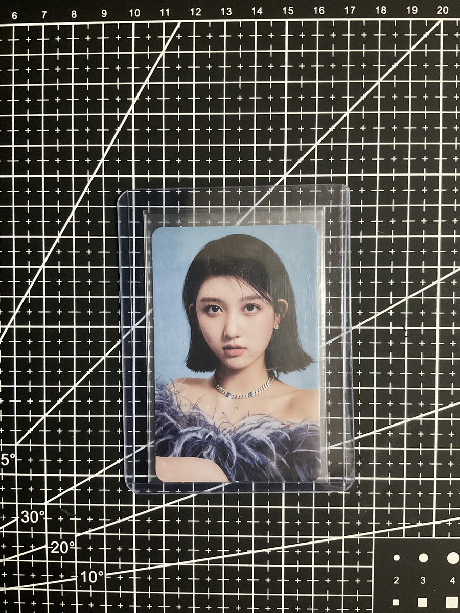 chimcken_'s tweet photo. My lovely gaeul came home safely! Thank you so much for packing it well^^ and the sparks is just to die for😩💥 @lovrsoleil #fromsoleil #alyxxa_feedbacks https://t.co/tanDj44REh