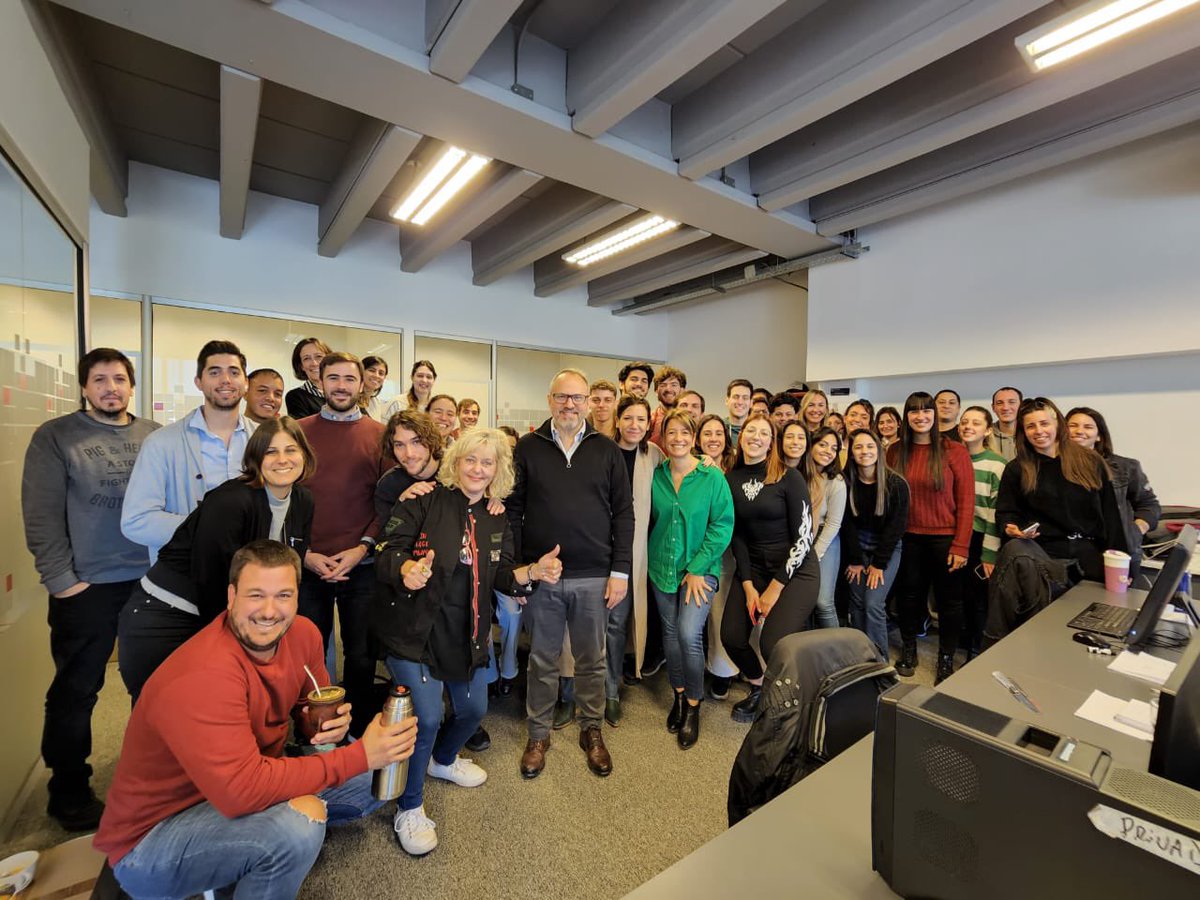 dievalen's tweet photo. Gracias a todos los que hoy me han saludado por mi cumpleaños . Es una gran felicidad transitar esta etapa de mi vida con este gran equipo y trabajando permanentemente con los vecinos de Tres de Febrero! 💪❤️ https://t.co/dMmkJQDgx9