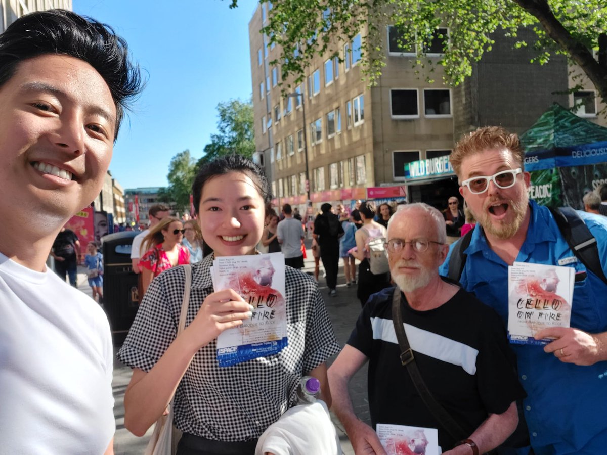 The amazing flyerer crew in the streets of Edinburgh!!
#edfringe2022 #edfringe22 #edinburgh