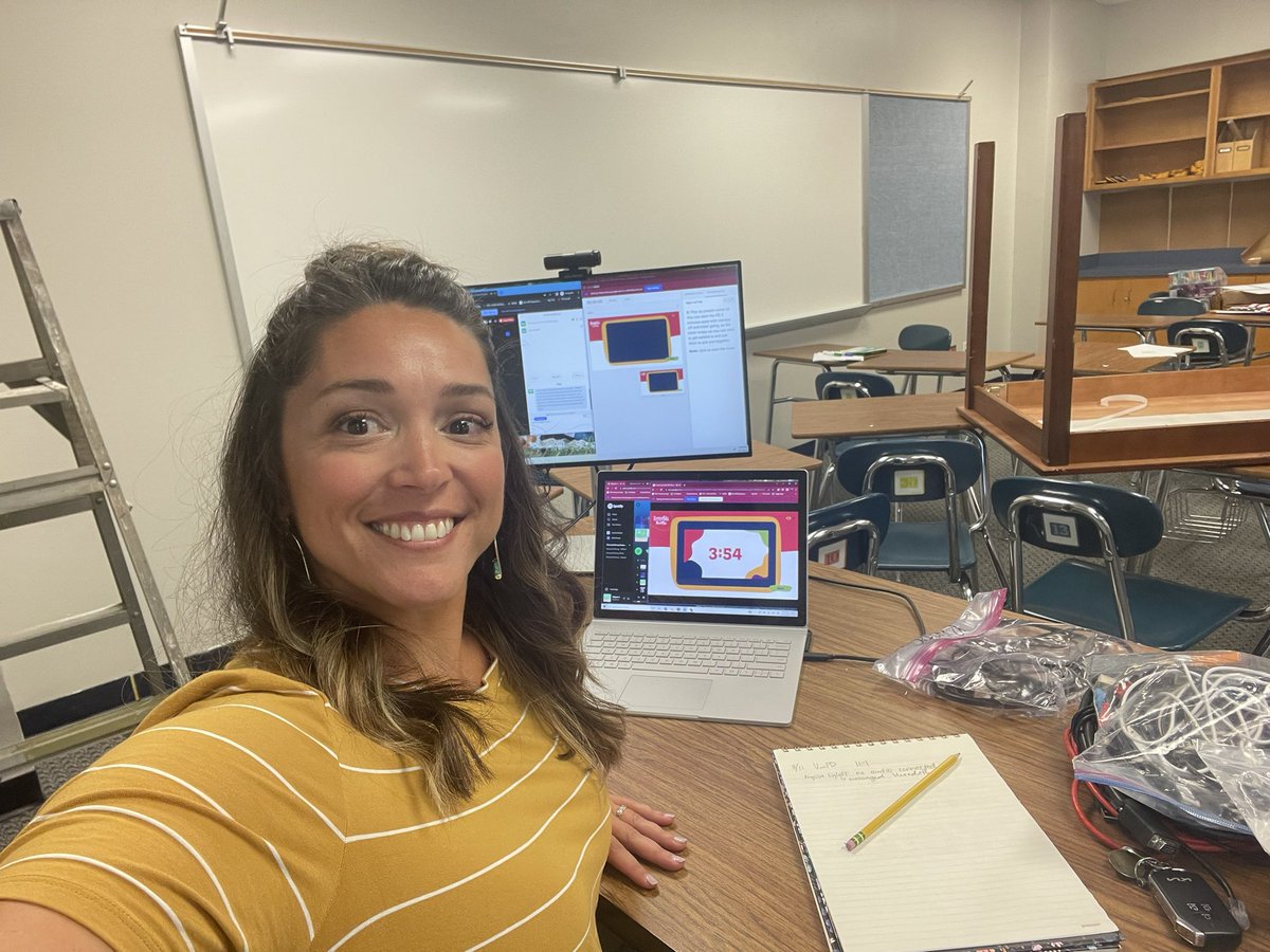 LindyKaemming's tweet photo. When you’re a presenter and you’re still trying to pull a classroom together this is what it looks like #zoomready #thisisaugust #teacherlife https://t.co/5XTky5TqvX