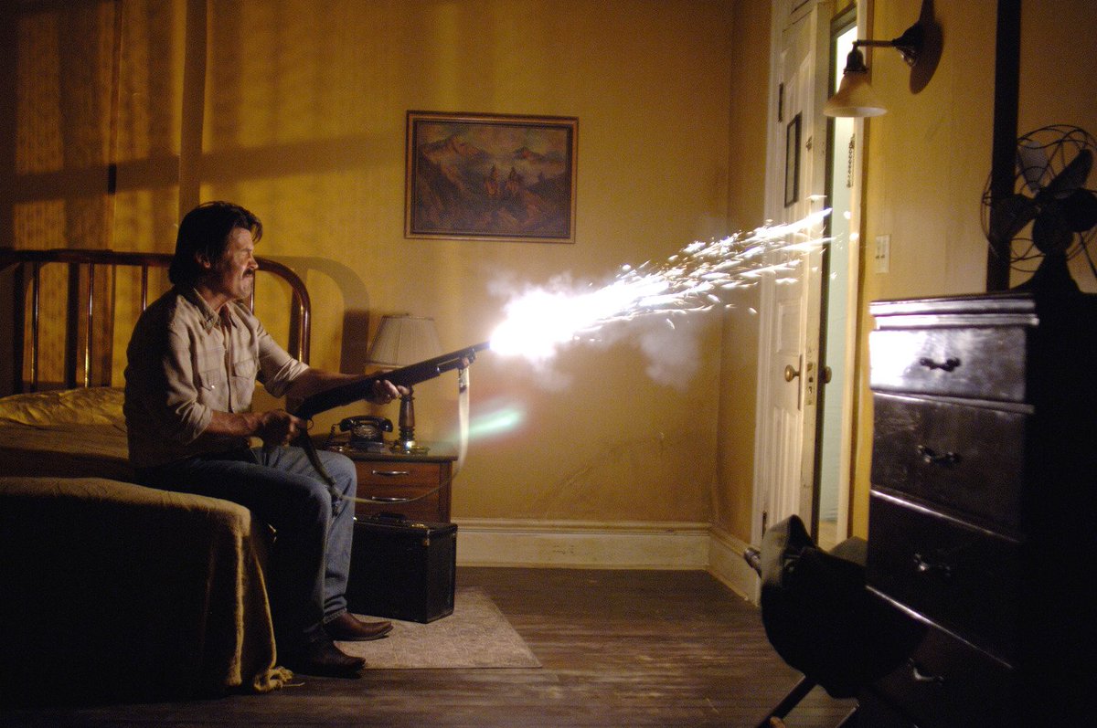 alucard8791's tweet photo. "No country for old men"
(2007) Directed by: #ethancohen #joelcohen
#cinematography by #rogerdeakins (1/2) https://t.co/lI7RT7EFP5