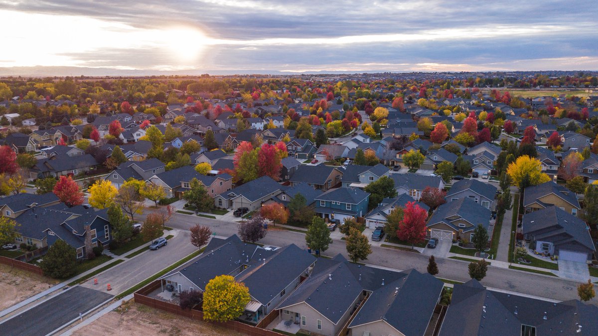 Beehive Broadband is bringing fiber-optic internet to nine new communities in Box Elder County! 🏘 

Find out more information on our blog.