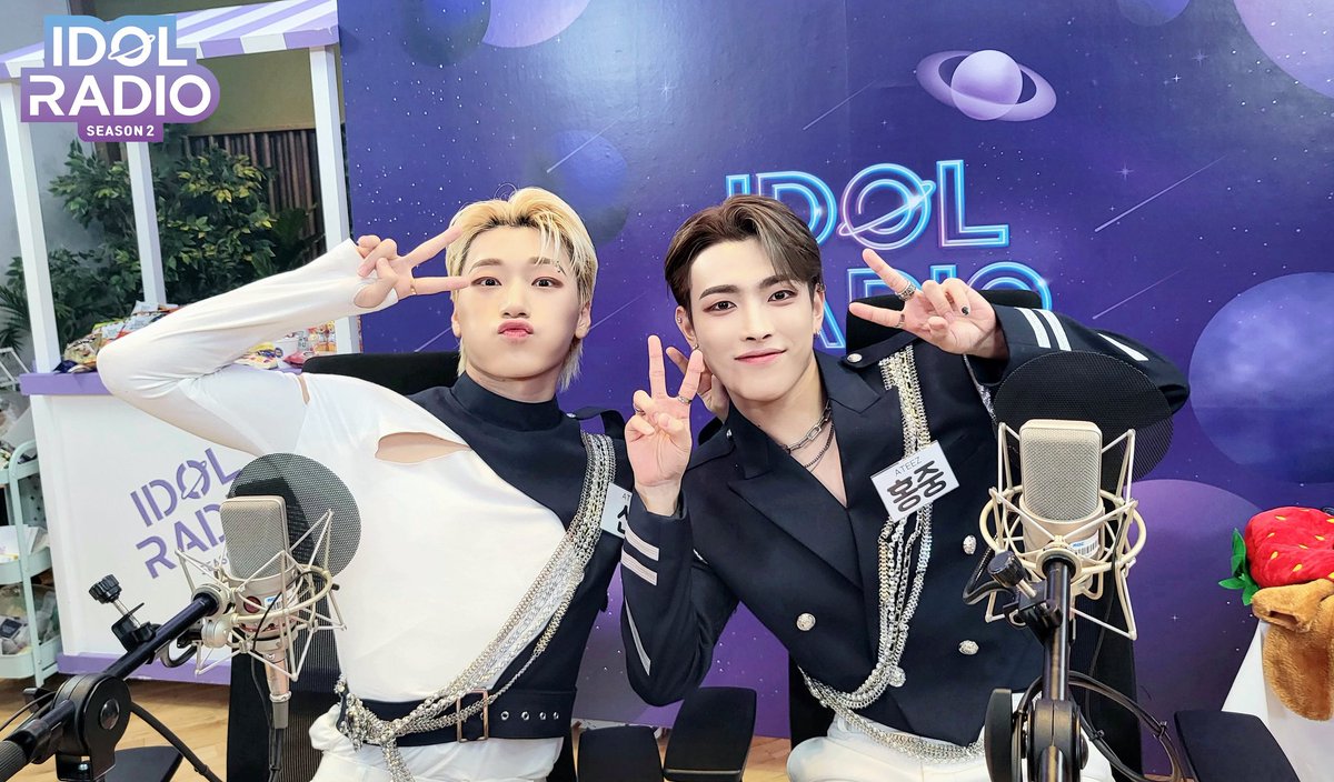 [#오돌라] 220811

 Alabado sea el nuevo DJ Chup-D & Sandy 💗

 #쭝디 #홍중 #산디 #산 #ATEEZ #에이티즈