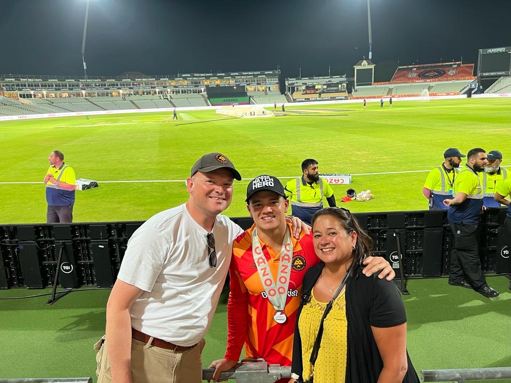 First ⁦⁦<a href="/thehundred/">The Hundred</a>⁩ player to 💯 🏏🏏🏏! Well played ⁦<a href="/will_smeed/">Will Smeed</a>⁩. A lovely moment with Mum and Dad shared straight afterwards.