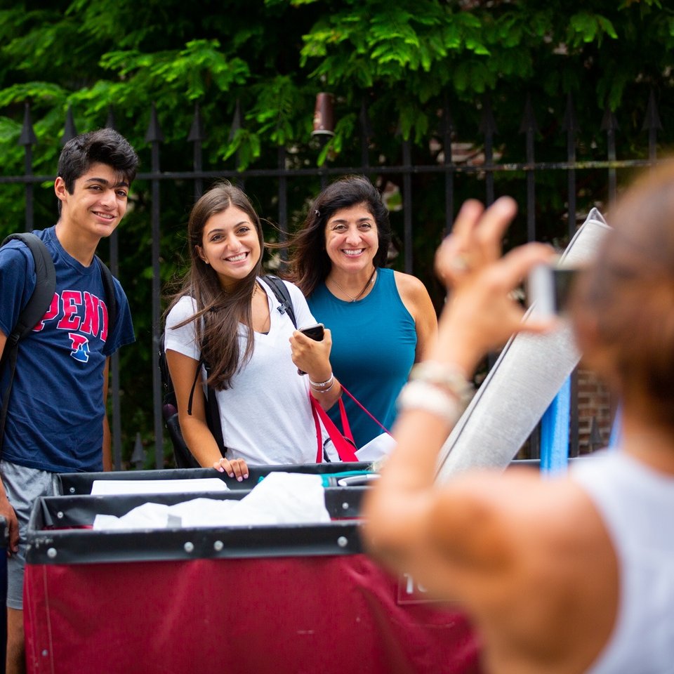 Say cheeeeese! 📸 Snap a selfie as you pack for a chance to win big in our photo giveaway with <a href="/PennRes/">Penn Residential Services</a>:

❤️ $100 <a href="/pennbookstore/">Penn Bookstore</a> gift card
💙 $50 <a href="/SEPTA/">SEPTA</a> Key card
❤️ $50 Amazon gift card

Post your photo and tag us &amp; <a href="/PennRes/">Penn Residential Services</a> and use the hashtags #LivePenn and #PennCampusExpress!