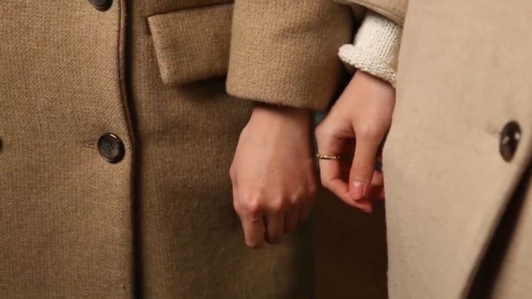 • Ben hiçbir şeyin tamamı değilim, sen benim diğer yarımsın..