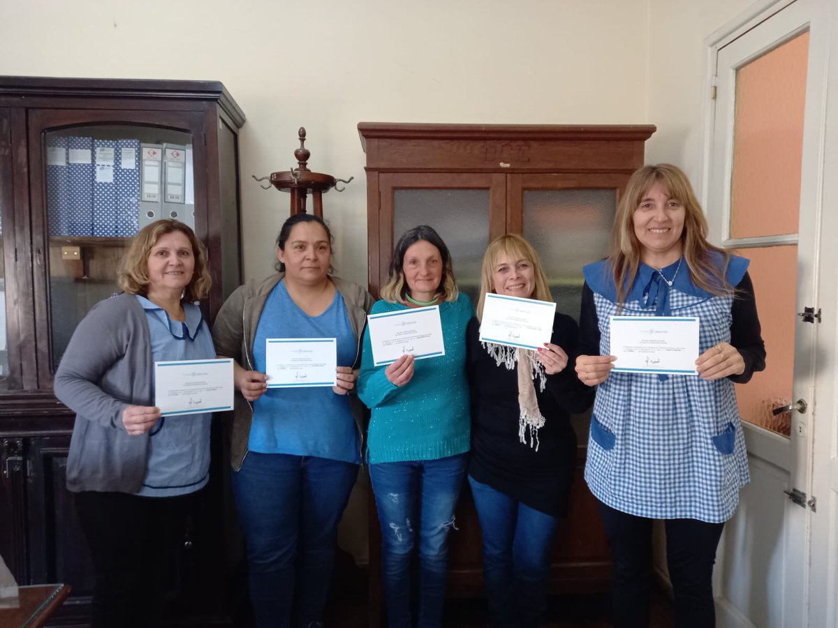 ce_junin's tweet photo. Entregamos los certificados del Curso de Gestión y Abordaje Integral del SAE.

Qué orgullo seguir facilitando estas actividades para que los auxiliares continúen capacitándose.

Gracias @baeducacion y @MinDesarrolloBA por permitirnos seguir impulsando a la comunidad educativa. https://t.co/dbSC0FOwXH