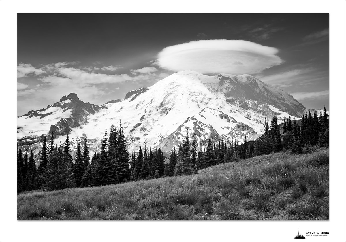 Lenticular Cloud Over Mt. Rainier, Washington 📷 ow.ly/1grH50KhqLt

#mountrainier #mountrainiernationalpark #mountrainiernps #mtrainier #mtrainiernationalpark #mtrainierwatch