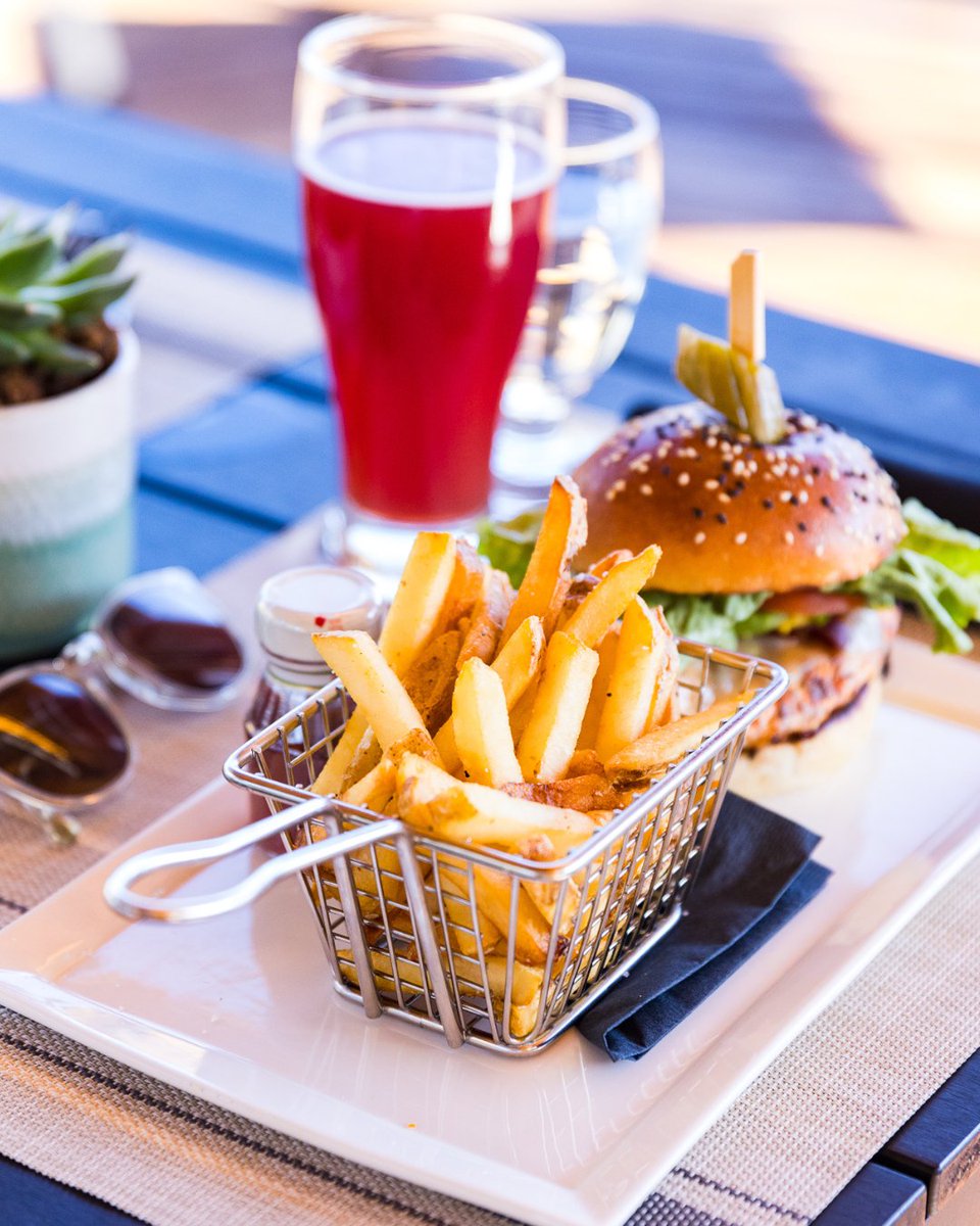 Our delicious Grilled Chicken burger!

The buttermilk-marinated chicken, candied bacon, fontina cheese, avocado, tomato, red onion confit &amp; truffle aioli make this a burger that is hard to beat! 

#yycburger #yycpatio
