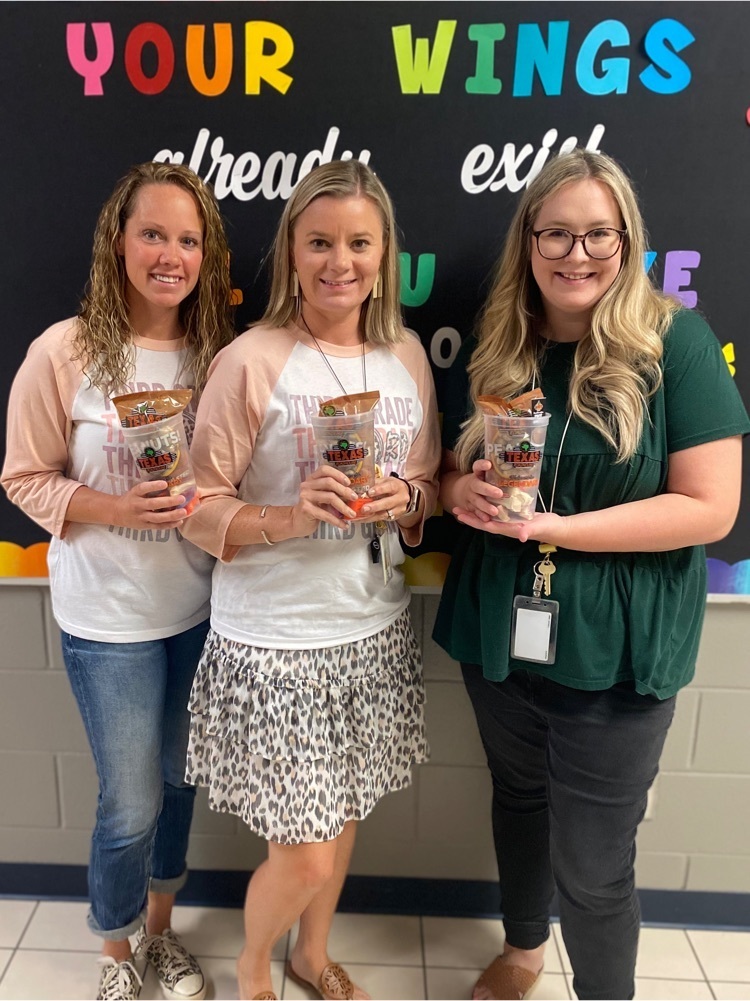 Our teachers continue to be spoiled by our fabulous community partners this week! Thank you to Texas Roadhouse and the Bothner family for these back to school goodies.🥰💙🥜