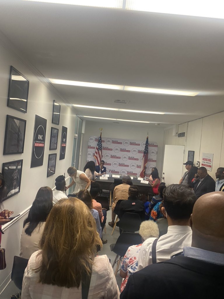 SJTWalker's tweet photo. Happening now: Standing room only crowd at the RNC Black American Community Center waiting for a round table with Herschel Walker and small business owners to get started. #GeorgiaOnTheLine #LeadRight https://t.co/YpOh0RYeAy