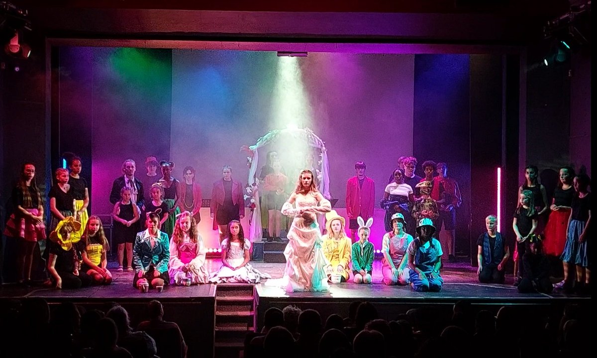 PlayOnArts1's tweet photo. True Colours - sung by our White Queen, Lily and signed by the cast #BSL #signlanguage #deaf #sing #dance #act #create #props #scenery #backstage #bexley #erith #Greenwich #Dartford #theatre #summerholidays #kids #inclusion #friendship #summer #growth #selfesteem #local #fun https://t.co/yDKiGqS6x7
