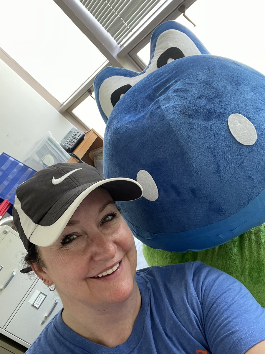 Me and Dino PHill enjoyed welcoming the <a href="/PHEdinos/">Pleasant Hill Elem</a> back to school this morning! 📚🦖🧡💙