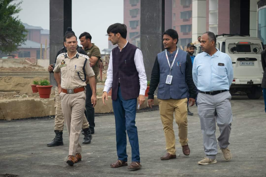 NIFTSRINAGAR1's tweet photo. Day - 2, Orientation 2022 at NIFT Srinagar.

#nift #niftsrinagar #orientation #2022 #niftian https://t.co/F5HPgZC8go