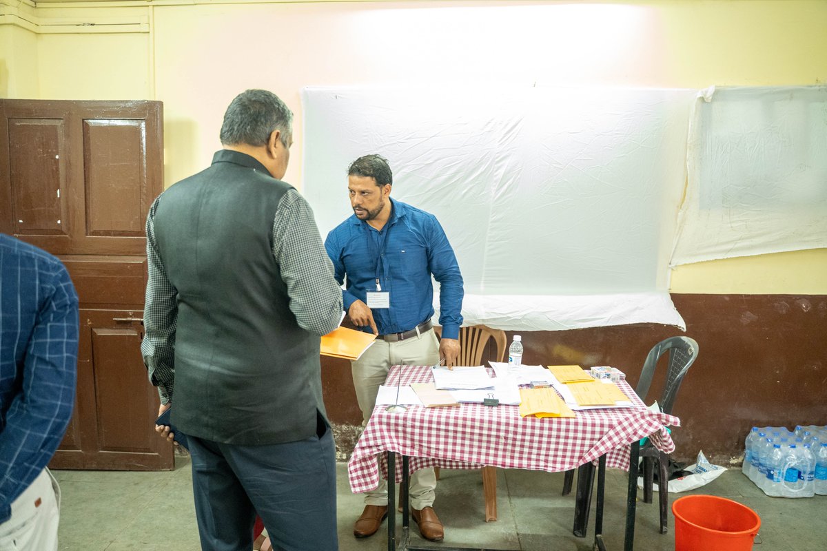 goa_sec's tweet photo. W V Ramanamurthy, State Election Commissioner, paid a visit to a polling booth, on 10th August 2022(Election Day)

#Gsec #voting #goanelections #10thaugust2022 #VotingAwareness #GoaElections2022 #GeneralElections #goapanchayatelections #panchayatelections2022 #goadiaries https://t.co/s4b0Am9gb5
