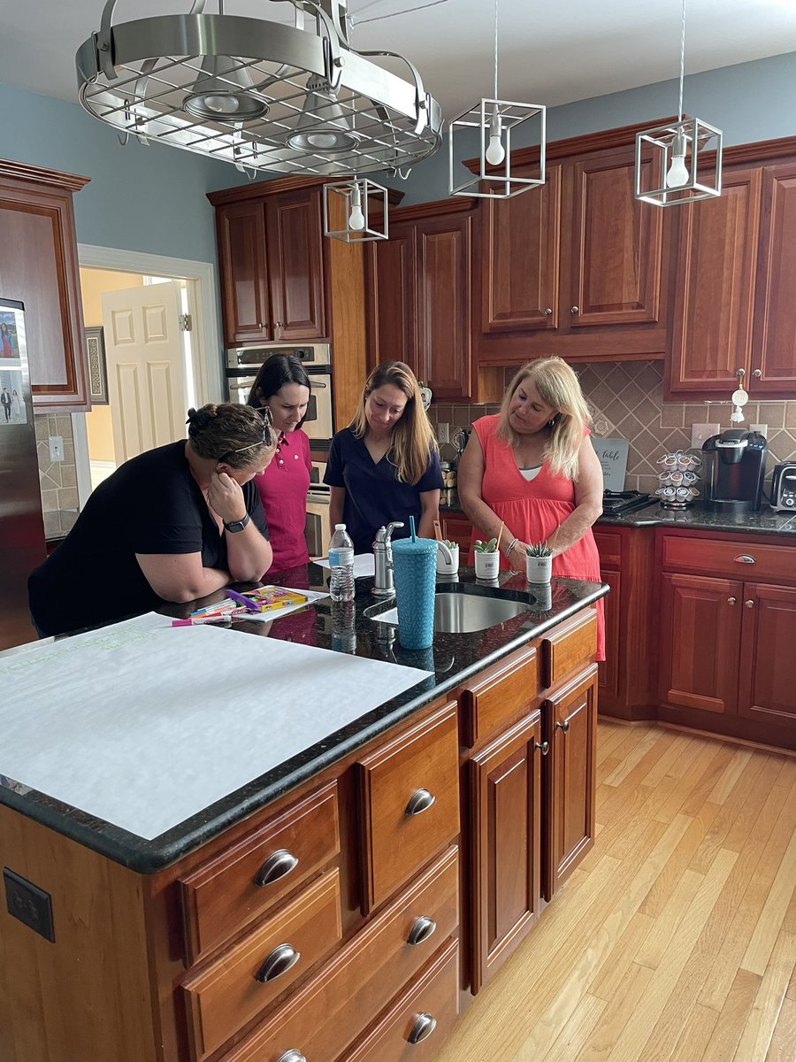 Sarah Burnham tweet media