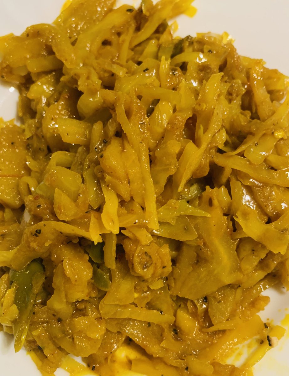 phactory92's tweet image. Time to play with knife 🔪😋🥗
#LunchTime #CookingExperts